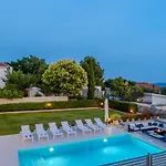 Vila New Luxury 