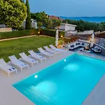 Vila New Luxury 