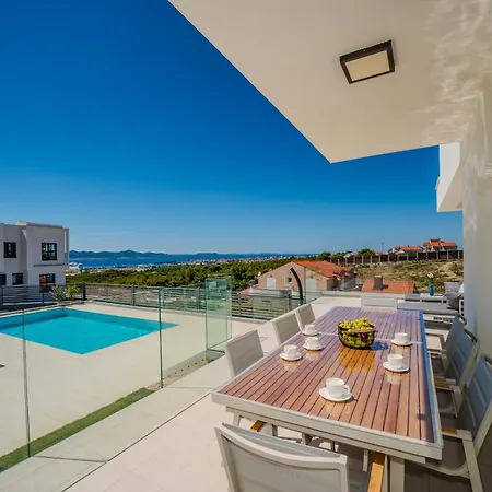 ヴィラ New Luxury 