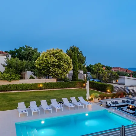 ヴィラ New Luxury 